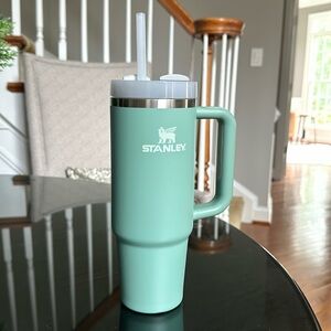 STANLEY SAGE 30 oz Quencher H2O excellent condition!